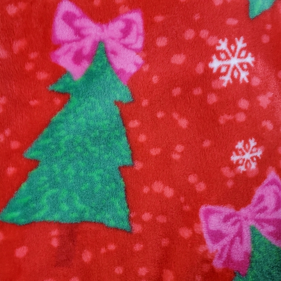 BETSEY JOHNSON Holiday Plush Fleece Throw Blanket - Picture 3 of 7